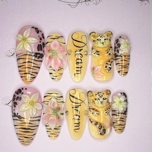 Ensemble de faux ongles à coller été/automne léopard 3D avec motifs tigre et fleurs de lys 3D, texte cursif onirique | Cadeau fait main mignon, coquet et vintage