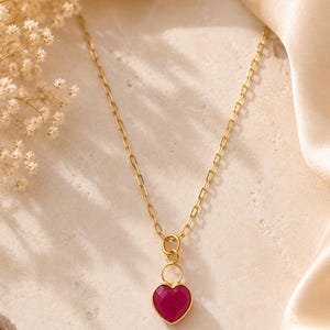 Heart Necklace with Imitation Ruby – 18K Gold-Plated Stainless Steel Chain – Red Heart Pendant – Elegant Women's Jewelry