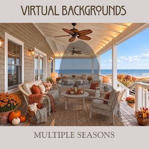 Könnte beinhalten: Ein digitales Bild mit der Aufschrift VIRTUAL BACKGROUNDS und MULTIPLE SEASONS zeigt eine überdachte Veranda mit Korbmöbeln, orangefarbenen Kissen, Kürbissen und Topfblumen mit Blick auf das Meer. Ein Deckenventilator hängt über dem Sitzbereich.
