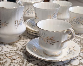 Vintage Paragon Fine Bone China Teeservice, blau-goldenes botanisches Dekor, hergestellt in England