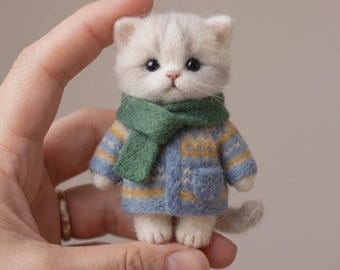 Figura de gato de fieltro de aguja, mini escultura de gato de lana hecha a mano, adorable gatito para escritorio, regalo acogedor para amantes de los animales, decoración rústica para el hogar.