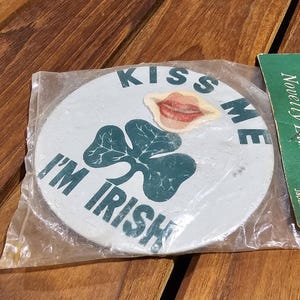 Vintage St Saint Patrick's Day Button Badge Pin LARGE Kiss me Im Irish Original Package Japan Kissing LIPS 1960s