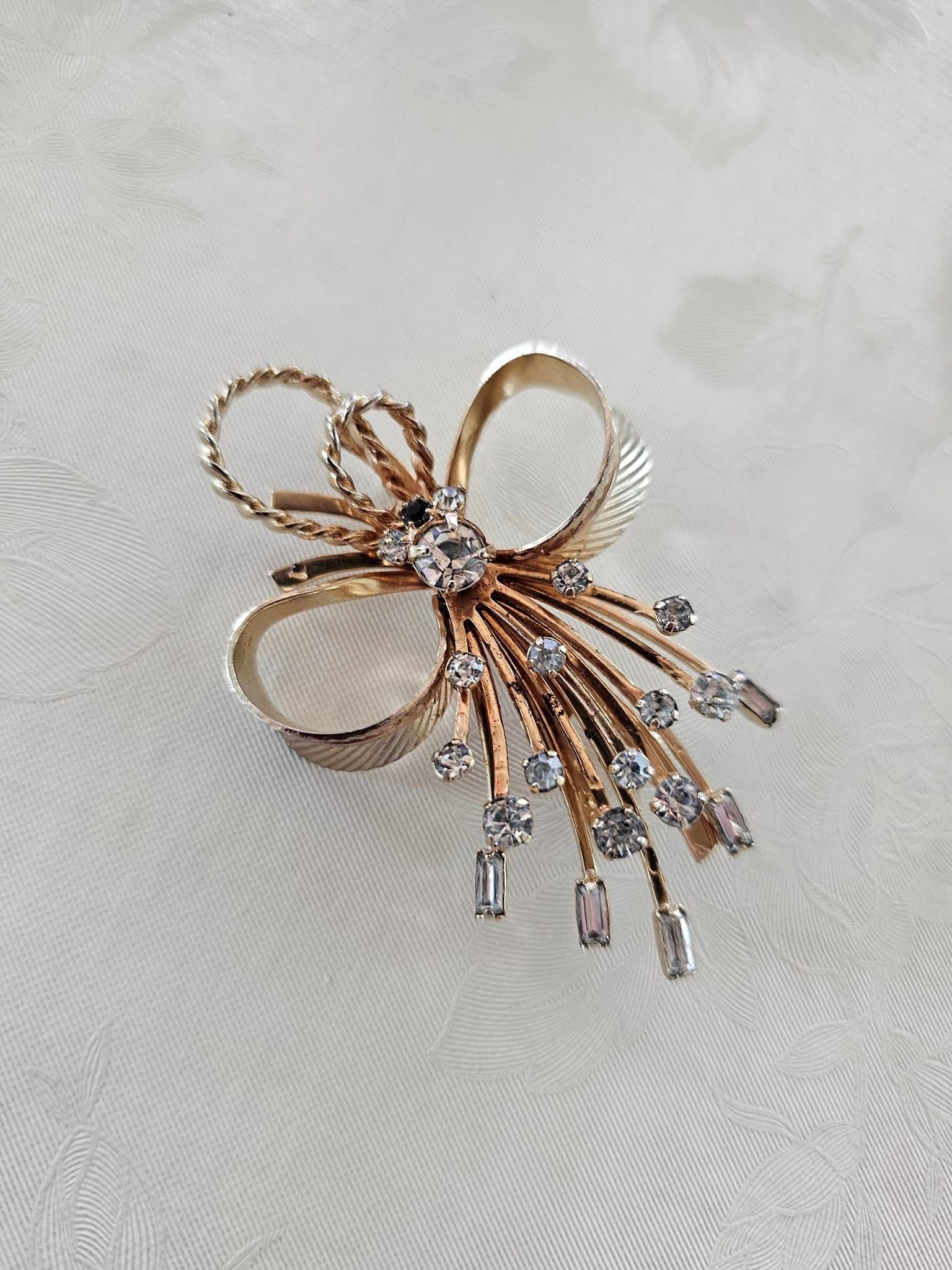 Vintage Vogue Brooch - Etsy
