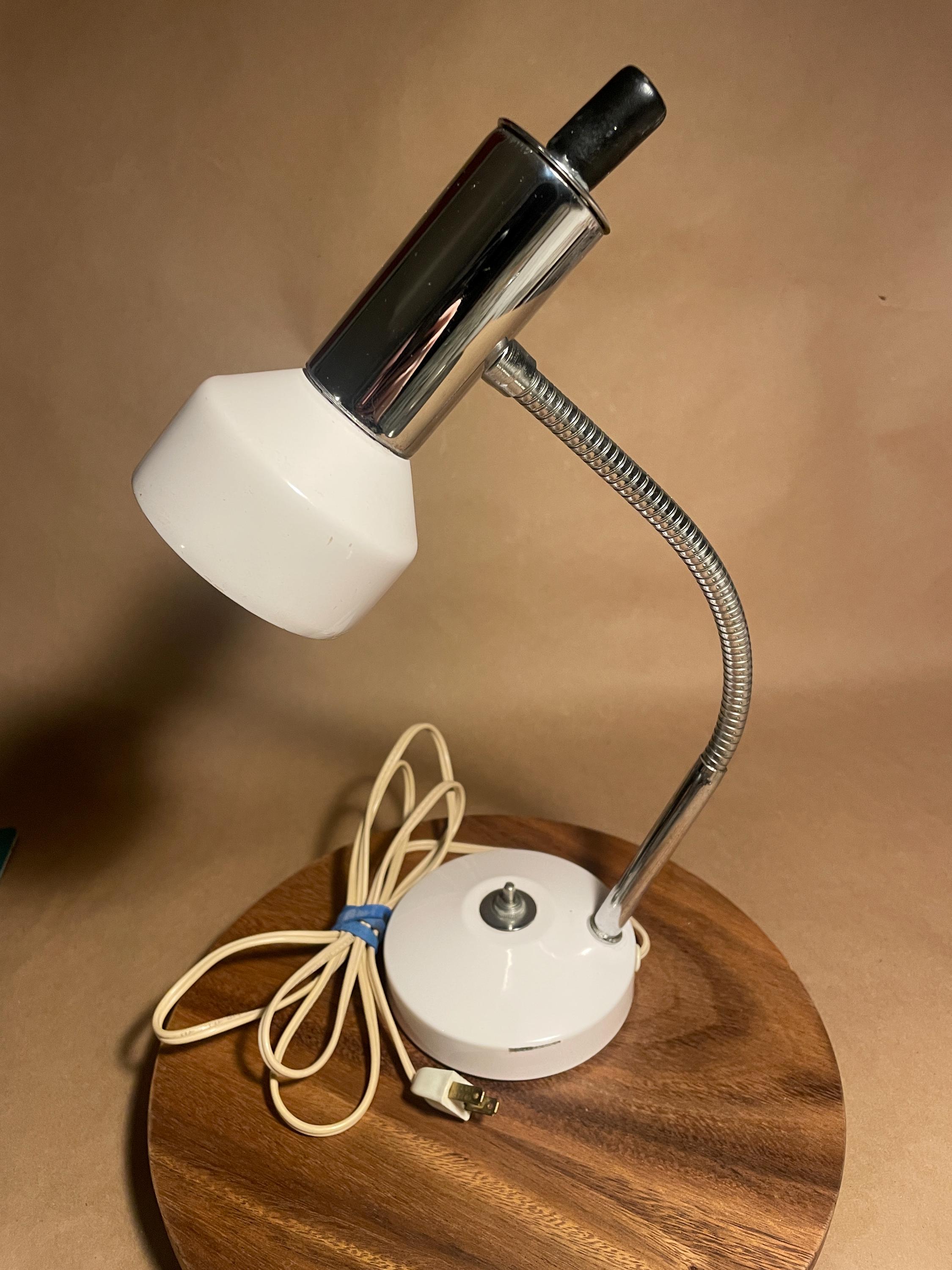 小物 VINTAGEWORKS Vintage White and Chrome Gooseneck Desk Lamp - WORKS - MCM Mad Men