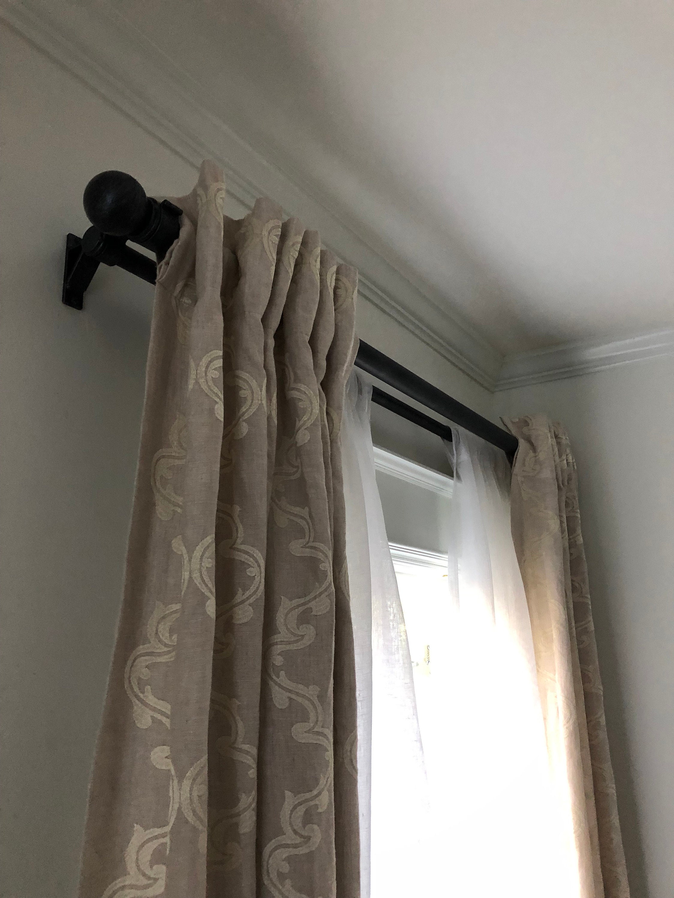 Barras de cortina de 1 pulgada, barras de cortina para ventanas de 66 a  120, barra de cortina negra, barra de cortina colgante con soportes, barra  de