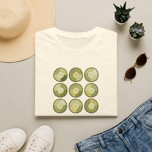 T-shirt met nep-patchwork van augurkenschijfjes | T-shirt met augurkenprint, botanische voedselkunst