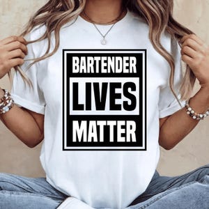 Bartender T-shirt, rolig bartender T-shirt, bartenderliv spelar roll, mixologpresent, bartenderpresent, barpersonal