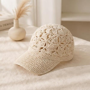 Patrón de gorra de béisbol con parche de flores de ganchillo (descarga en PDF)