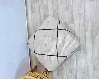 Pouf marocain artisanal en laine ,Beni Ourain, coussin carré killim, boho pouf