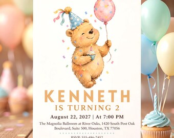 Könnte beinhalten: Eine Geburtstagseinladungskarte mit einer Aquarellillustration eines braunen Bären mit blauem Partyhut, der einen rosa Luftballon und einen Cupcake hält. Text: KENNETH IS TURNING 2, 22. August 2027, 19:00 Uhr, The Magnolia Ballroom, Houston, TX, RSVP: 555-486-7452.
