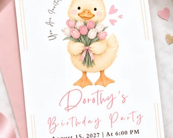 Könnte beinhalten: Eine rechteckige Geburtstagseinladungskarte mit einer Aquarellillustration eines gelben Ent kükens, das einen Strauß aus rosa und weißen Tulpen hält. Der Text lautet: You Are Invited To, Dorothy's Birthday Party, August 15, 2027, 6:00 PM, The Willow Garden Residences, 450 Washington Avenue, Garden Suite B, Brooklyn, NY 11238, RSVP to Mom at 555-123-4567.