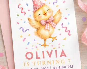 Könnte beinhalten: Eine Geburtstagseinladungskarte mit einer Aquarellillustration eines gelben Kükens, das einen rosa gepunkteten Partyhut und eine rosa karierte Schleife trägt. Der Text lautet: OLIVIA IS TURNING 7, April 22, 2027 | At 4:00 PM, The Fairmont Heights, 900 North Point Street, Penthouse Level 4, San Francisco, CA 94109, RSVP To Mom: 555-486-7452.
