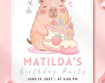 Könnte beinhalten: Eine Geburtstagseinladungskarte mit einem Cartoon-Wasserschwein, das eine Erdbeertorte mit brennenden Kerzen hält. Der Text lautet: You Are Invited To, MATILDA'S Birthday Party, JUNE 19, 2027 | AT 5:00 PM, THE MADISON VISTA AT CENTRAL PARK, 1050 FIFTH AVENUE, SUITE 300, NEW YORK, NY 10028, RSVP: 555-486-7452.