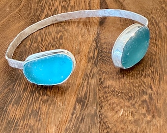 Pulsera de plata de ley con doble bisel y cristales marinos