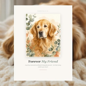 Op de afbeelding: Een rechthoekig herinneringsdagboek met een aquarelillustratie van een golden retriever omringd door eucalyptusbladeren en zachte oranje bloemen. De tekst luidt Forever My Friend, A pet loss memorial workbook & keepsake journal.