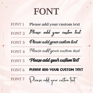 Peut inclure: Un tableau de s&eacute;lection de polices affichant sept styles typographiques distincts &eacute;tiquet&eacute;s FONT 1 &agrave; FONT 7. Chaque ligne pr&eacute;sente le texte 'Please add your custom text' dans une police diff&eacute;rente, allant du serif au sans-serif et styles manuscrits.