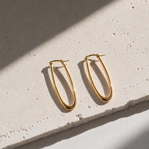 Personalisierte, eckige V-förmige Draht-Creolen, 18 Karat vergoldeter, geometrischer, minimalistischer Schmuck