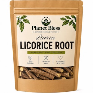 Puede incluir: Una bolsa de papel kraft con palitos de raíz de regaliz. La etiqueta muestra el texto Planet Bless, Licorice Root, Handmade, Pure, Natural, 100% Natural, Chemical Free y Handmade With Care, junto con ilustraciones de hojas verdes.