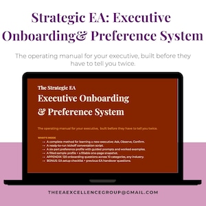 Puede incluir: Una pantalla digital del Strategic EA Executive Onboarding & Preference System. La pantalla muestra un fondo rojo oscuro con texto blanco que detalla un método para la integración de ejecutivos, incluyendo un guion de inicio y plantillas.