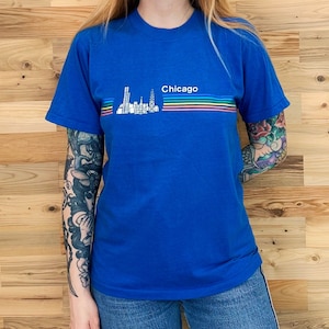 Maglietta vintage anni '80 di Chicago, con skyline della città a strisce arcobaleno, sottile in carta morbida, con destinazione da viaggio