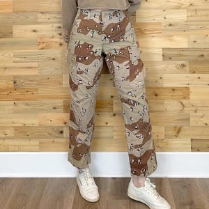 Pantalones militares de carga utilitarios con estampado de camuflaje del desierto del ejército vintage / Talla XS pequeña