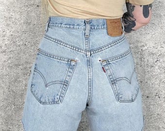 Levi's 550 Vintage Cut Off Jean Shorts / Size 30 31