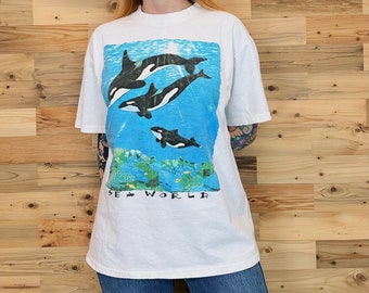 Vintage 90's Sea World Art Print Killer Whales Underwater Tee Shirt T-Shirt