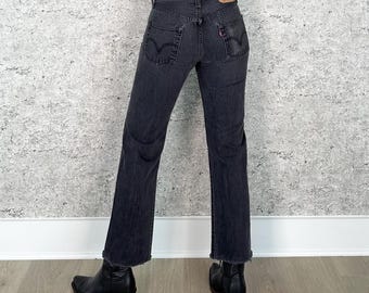 Levi's 505 Mid Rise Faded Black Ankle Crop Vintage Jeans / Storlek 26 Petite