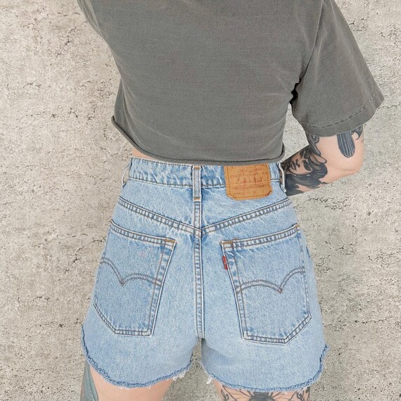 Levi's 550 Vintage Cut Off Jean Shorts / Size 29