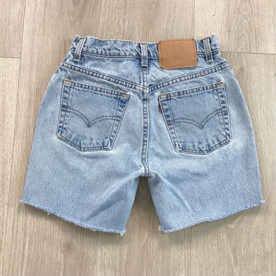 Levi's 517 Vintage Cut Off Jean Shorts / Size 24 25 XS