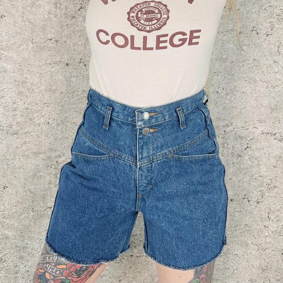 Jordache Vintage Cut Off Jean Shorts / Size 26 27
