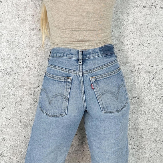 Levi's Y2K Mid Rise Straight Leg Vintage Jeans / Size 24 25
