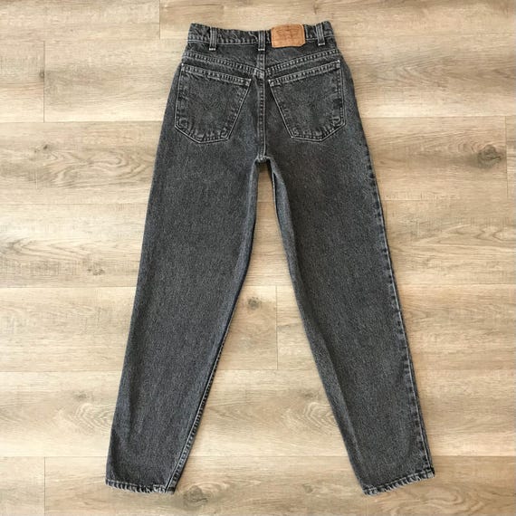 Levi's 550 Student Fit Vintage Jeans / Size 23