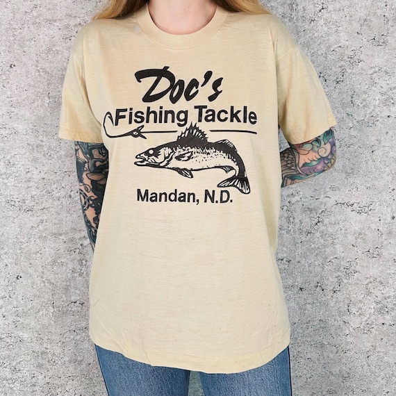 80s Soft Vintage Doc's Fishing Tackle Mandan North Dakota Tee Shirt T-Shirt