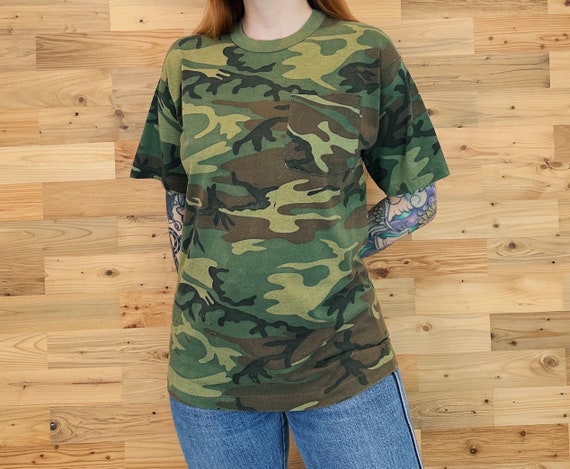 Vintage 80's Camouflage Print Thrashed Pocket Tee Shirt T-Shirt