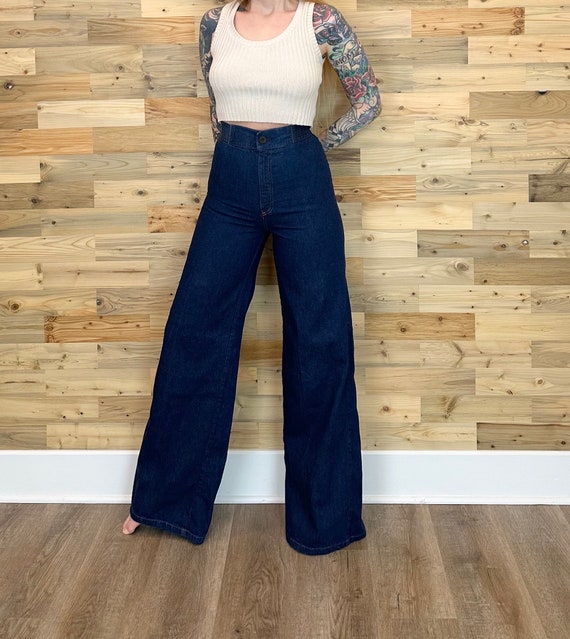 Levi's 70's Vintage High Rise Wide Leg Jeans / Size 26