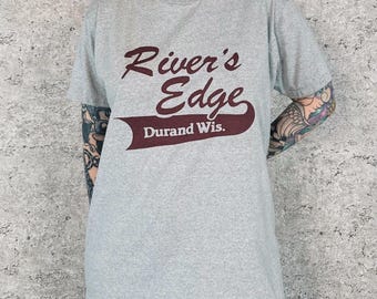 Camiseta de viaje Soft Vintage de los 80 River's Edge Durand Wisconsin