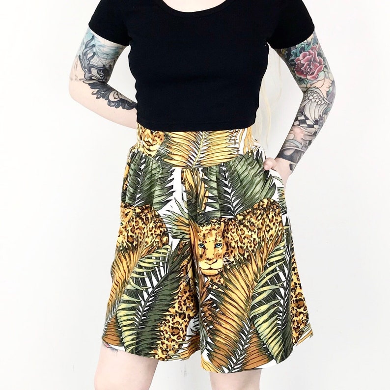 Vintage High Waisted Wild Cat Jungle Leopard Print Casual Summer Shorts Women/'s size Large L 29 30 31 32