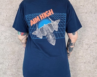 Camiseta vintage de la Fuerza Aérea SR-71 Blackbird Aim High con efecto desgastado.
