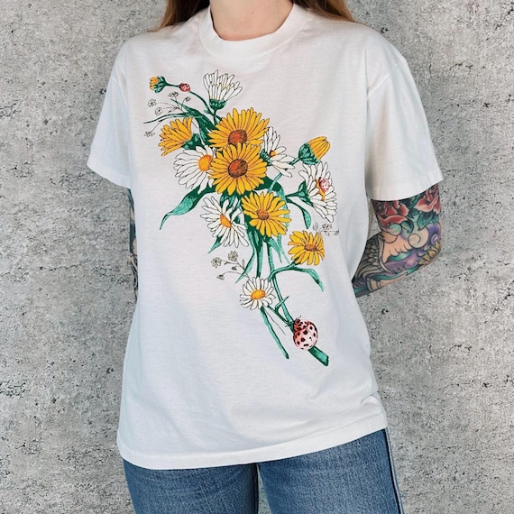 90's Vintage Floral Daisies and Ladybug Tee Shirt T-Shirt