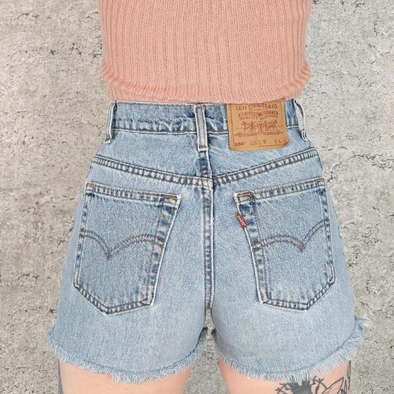 Levi's 550 Vintage Cut Off Jean Shorts / Size 24 25