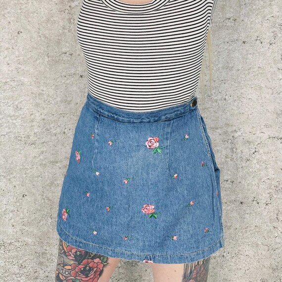 90's Vintage Denim Embroidered Floral Jean Mini Skort Skirt with Shorts / Size 25 26