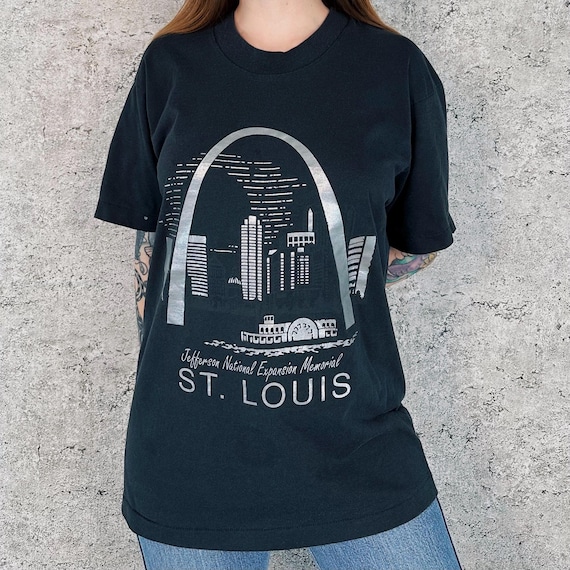 Vintage St. Louis Gateway Arch National Park Destination Travel Tee Shirt T-Shirt