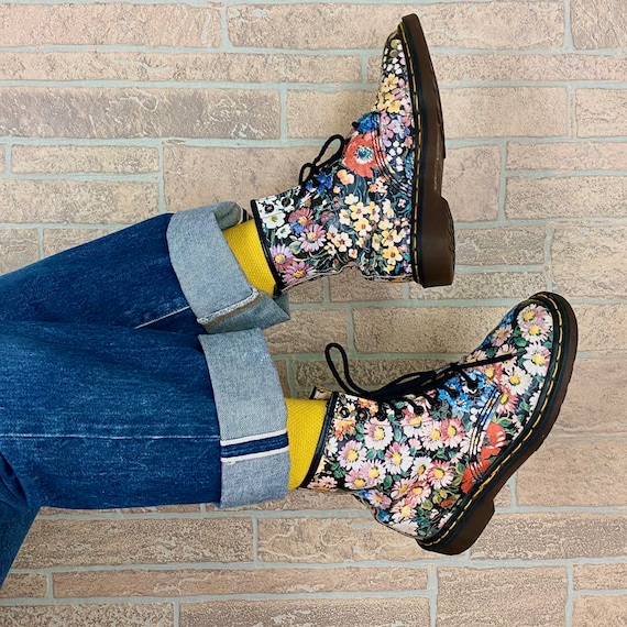 Vintage Dr. Martens Floral Print Grunge Boots / UK