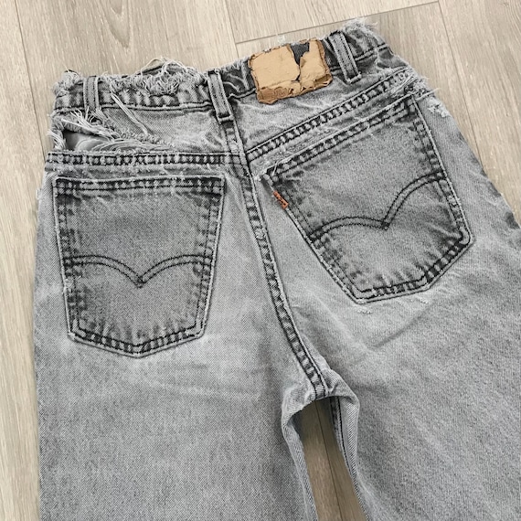 Levi's 550 Vintage Thrashed Worn Jeans / Size 23