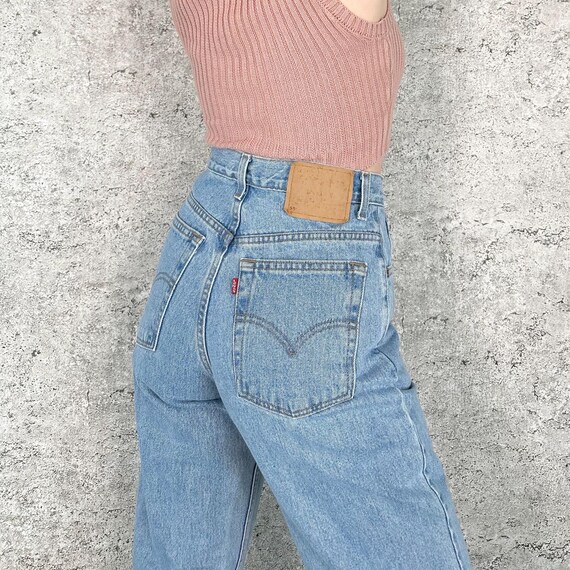 Levi's 550 Vintage Jeans / Size 27 28