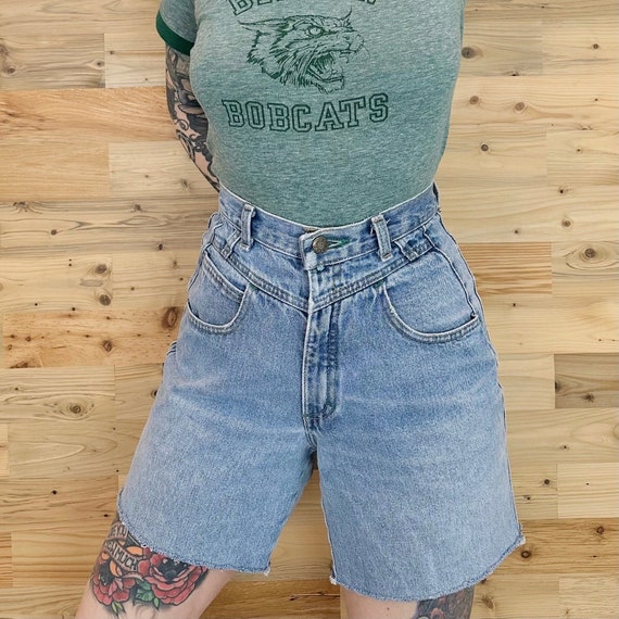 Blue jean shorts with pockets hanging out sale