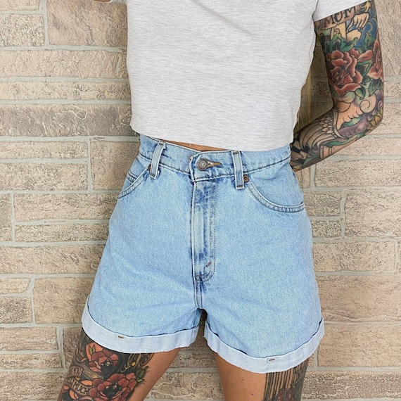 Levi's 954 High Waisted Shorts / Size 28