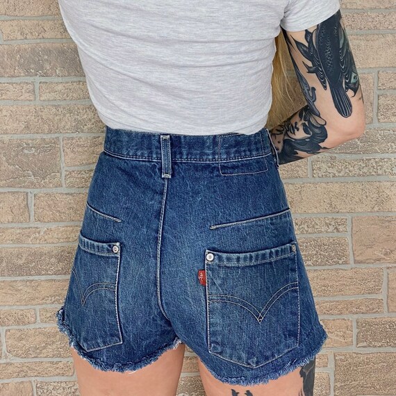 Levi's Cut Off Jean Shorts / Size 26 27