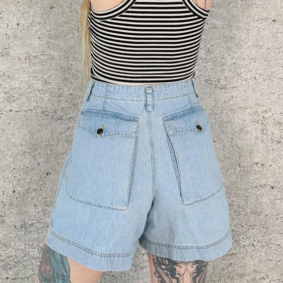 90's Vintage High Rise Pleated Loose Jean Shorts / Size 27